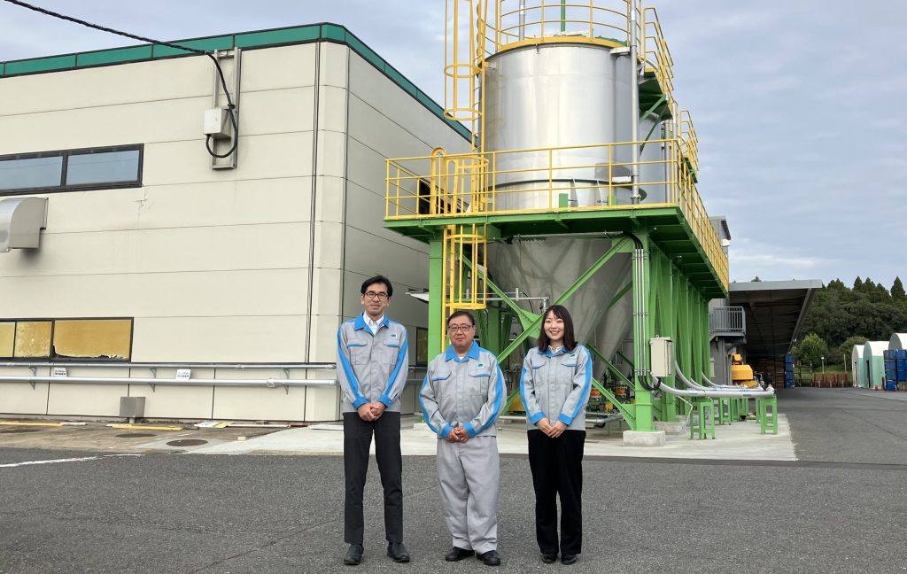 オカモト株式会社 田中健嗣様・鈴木政弘様・鈴木寧々様 集合写真